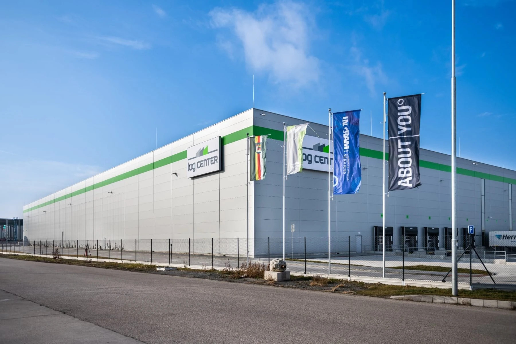 KOSTOLNĚ KRAČANY SK 