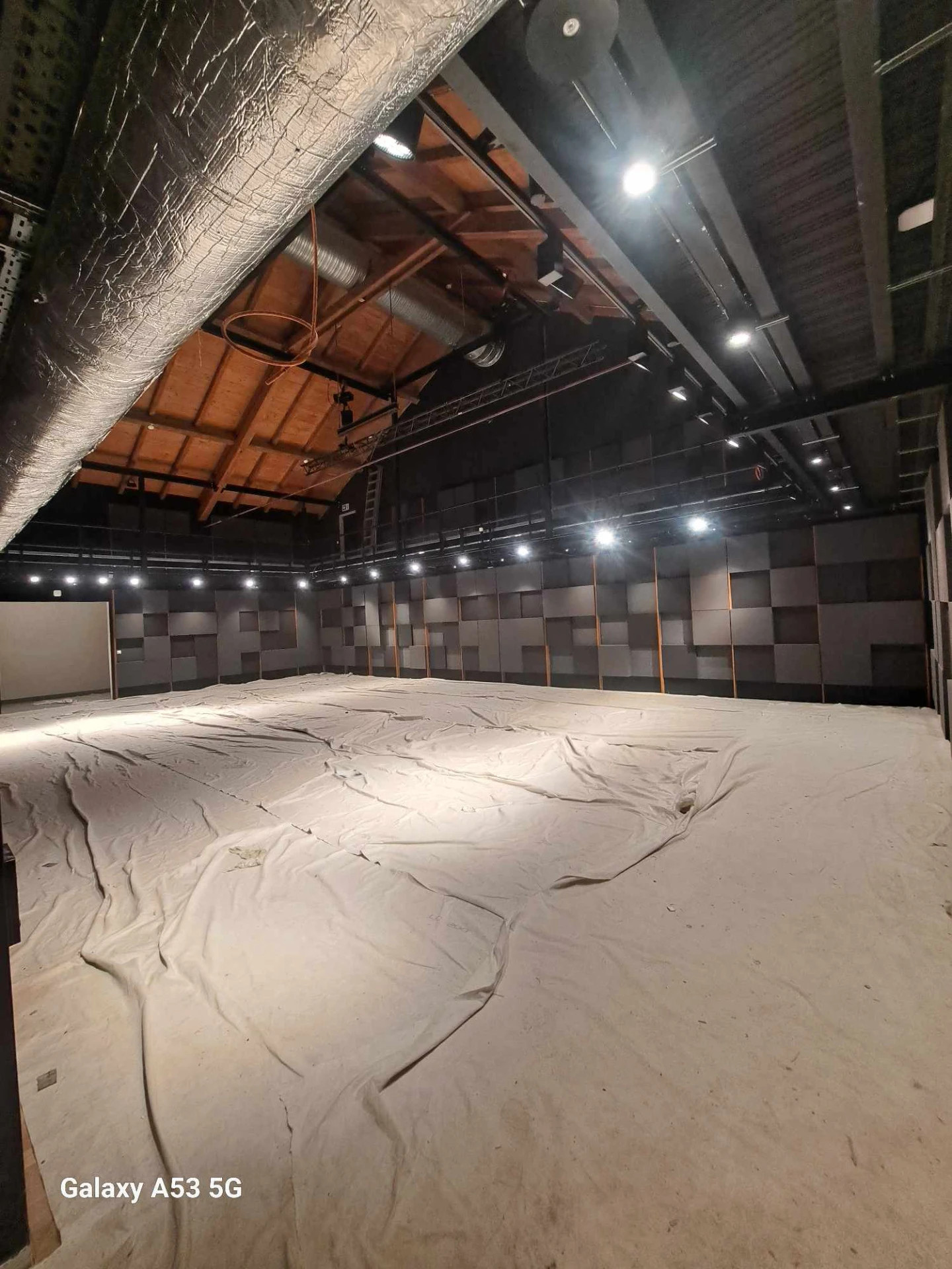 DIVADLO ARÉNA BA SK