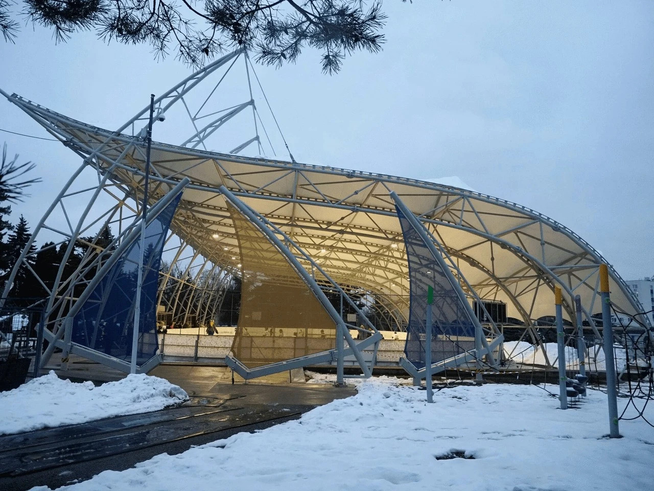 ZASTREŠENIE ĽADOVEJ PLOCHY KE SK